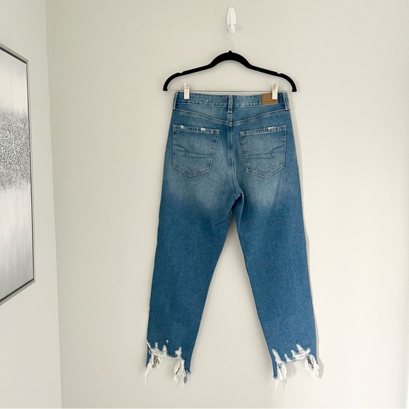 American Eagle Mom Jeans Frayed Hem - Picture 7 of 11